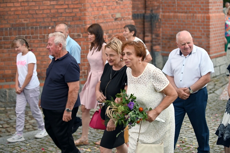 Wprowadzenie relikwii św. Floriana do kościoła w Osieku