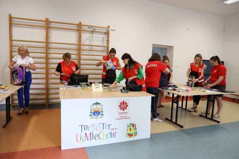 Z tornistrem i uśmiechem do szkoły