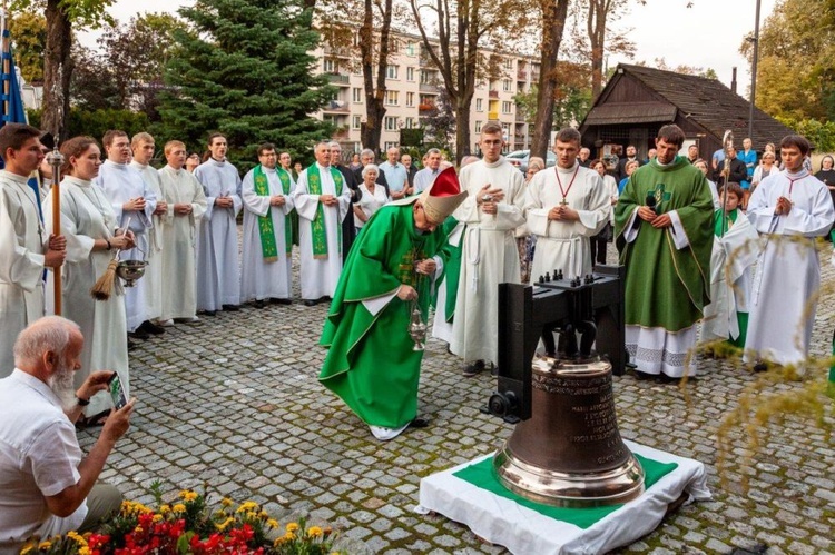 Poświęcenie nowego dzwonu  