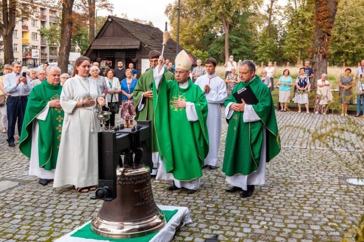 Poświęcenie nowego dzwonu  