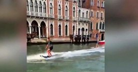 Na nartach wodnych Wielkim Kanałem w Wenecji
