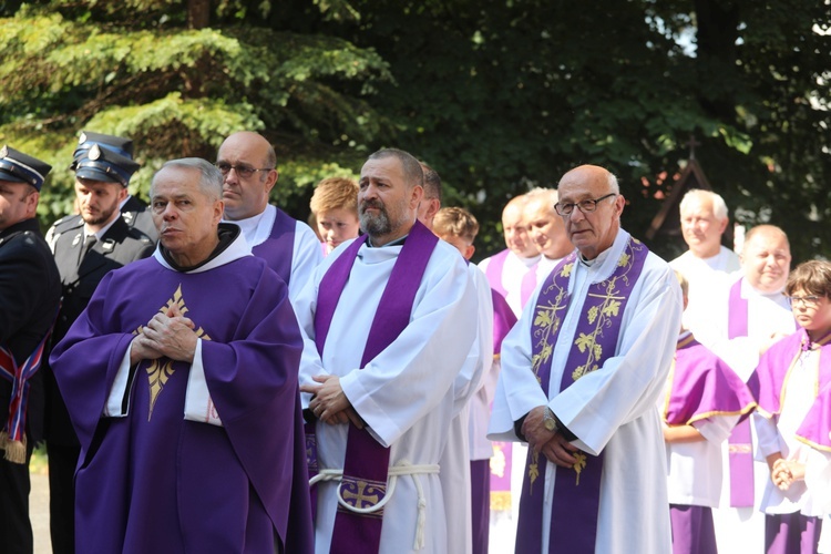 Ostatnie pożegnanie śp. ks. Witolda Włocha w Chybiu