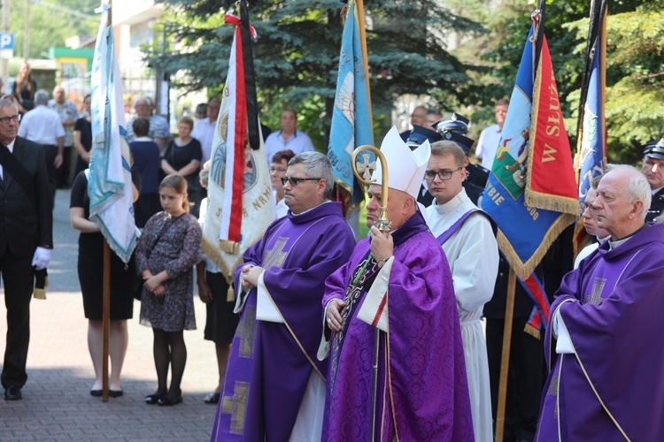 Ostatnie pożegnanie śp. ks. Witolda Włocha w Chybiu