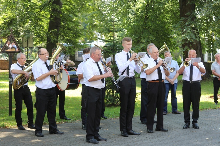 Ostatnie pożegnanie śp. ks. Witolda Włocha w Chybiu