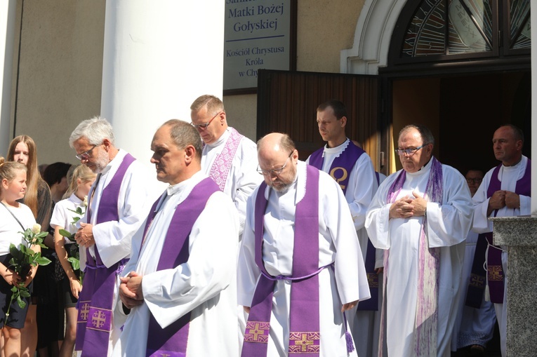 Ostatnie pożegnanie śp. ks. Witolda Włocha w Chybiu