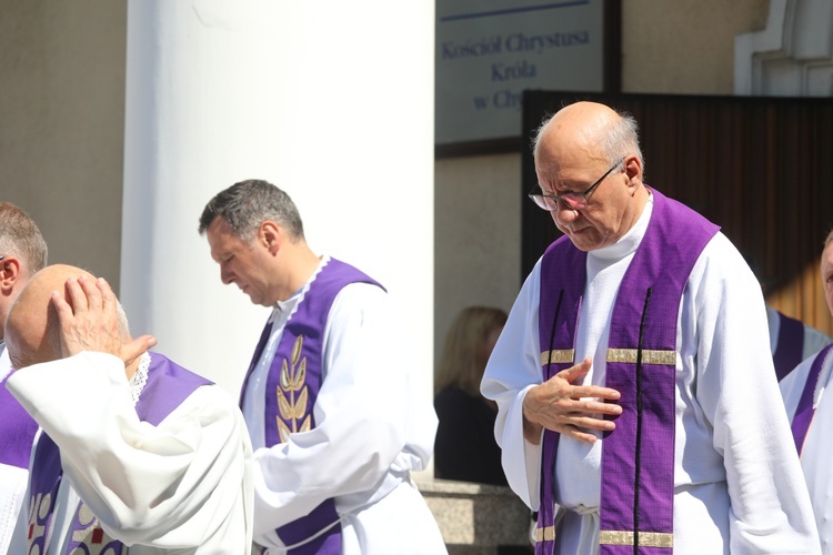 Ostatnie pożegnanie śp. ks. Witolda Włocha w Chybiu