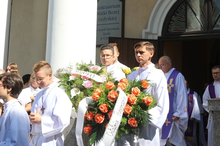 Ostatnie pożegnanie śp. ks. Witolda Włocha w Chybiu