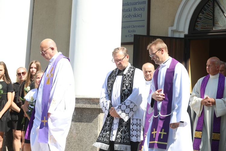 Ostatnie pożegnanie śp. ks. Witolda Włocha w Chybiu