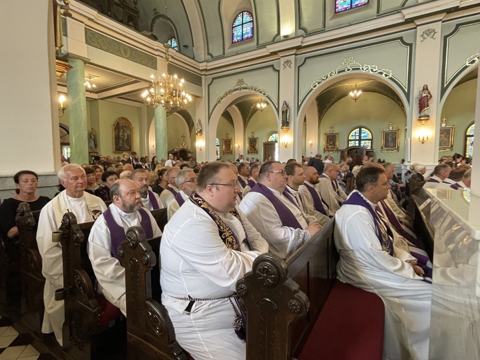 Ostatnie pożegnanie śp. ks. Witolda Włocha w Chybiu