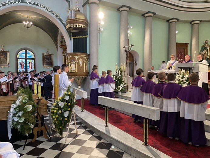 Ostatnie pożegnanie śp. ks. Witolda Włocha w Chybiu