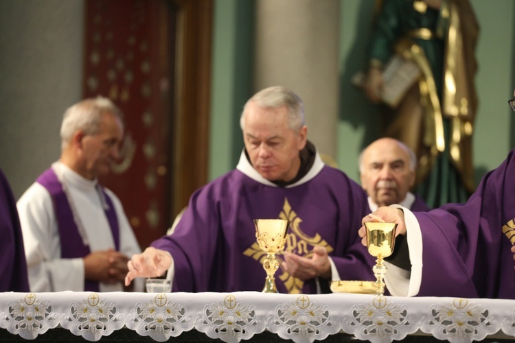 Ostatnie pożegnanie śp. ks. Witolda Włocha w Chybiu