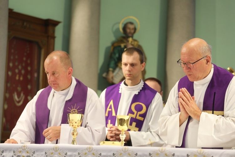 Ostatnie pożegnanie śp. ks. Witolda Włocha w Chybiu