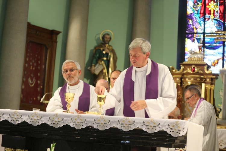 Ostatnie pożegnanie śp. ks. Witolda Włocha w Chybiu