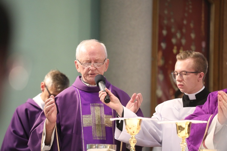 Ostatnie pożegnanie śp. ks. Witolda Włocha w Chybiu