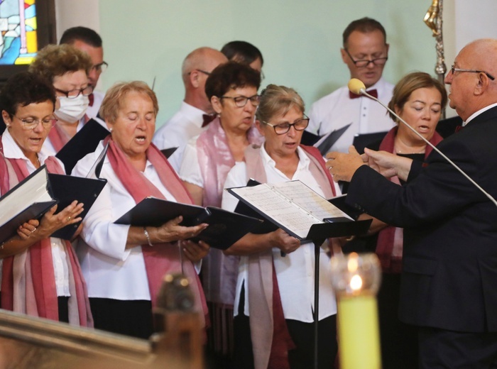 Ostatnie pożegnanie śp. ks. Witolda Włocha w Chybiu