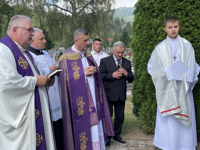 Pogrzeb śp. ks. Witolda Włocha w rodzinnej Rajczy