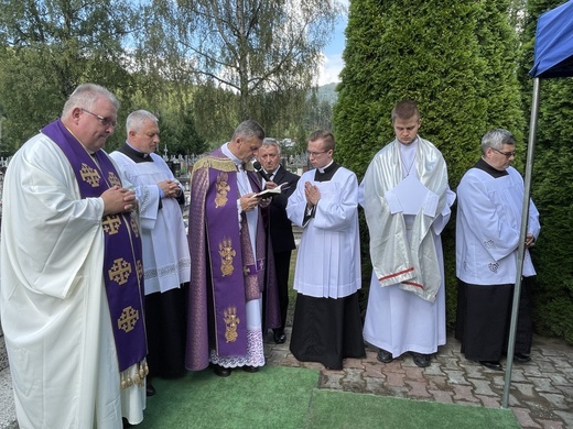 Pogrzeb śp. ks. Witolda Włocha w rodzinnej Rajczy