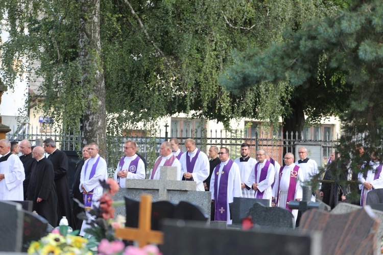 Pogrzeb śp. ks. Witolda Włocha w rodzinnej Rajczy