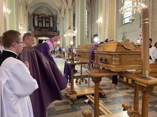 Pogrzeb śp. ks. Witolda Włocha w rodzinnej Rajczy