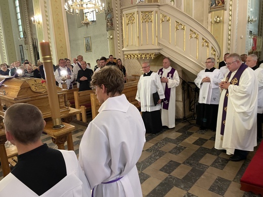 Pogrzeb śp. ks. Witolda Włocha w rodzinnej Rajczy