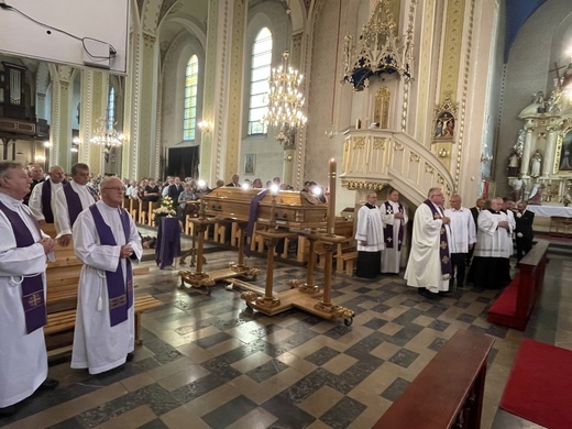 Pogrzeb śp. ks. Witolda Włocha w rodzinnej Rajczy