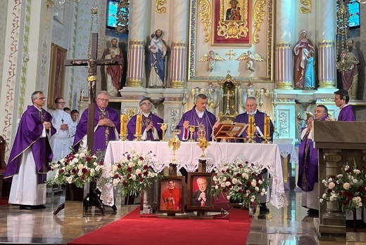 Pogrzeb śp. ks. Witolda Włocha w rodzinnej Rajczy