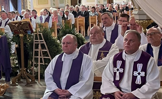 Pogrzeb śp. ks. Witolda Włocha w rodzinnej Rajczy