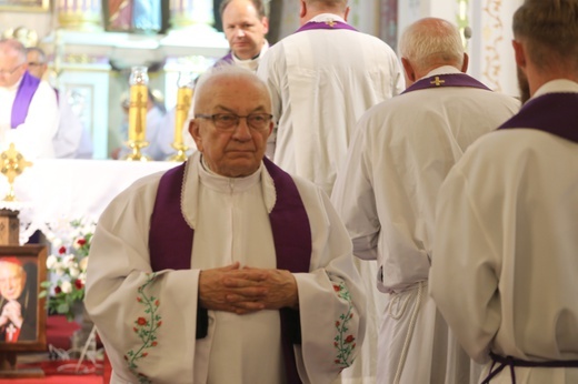 Pogrzeb śp. ks. Witolda Włocha w rodzinnej Rajczy