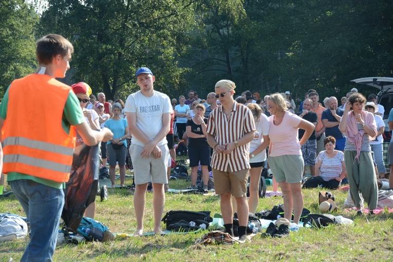 Pielgrzymkowa Msza św. na leśnej polanie