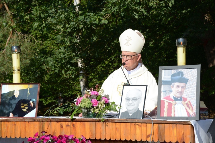 Pielgrzymkowa Msza św. na leśnej polanie