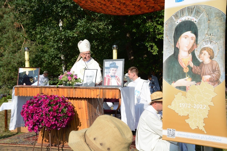 Pielgrzymkowa Msza św. na leśnej polanie