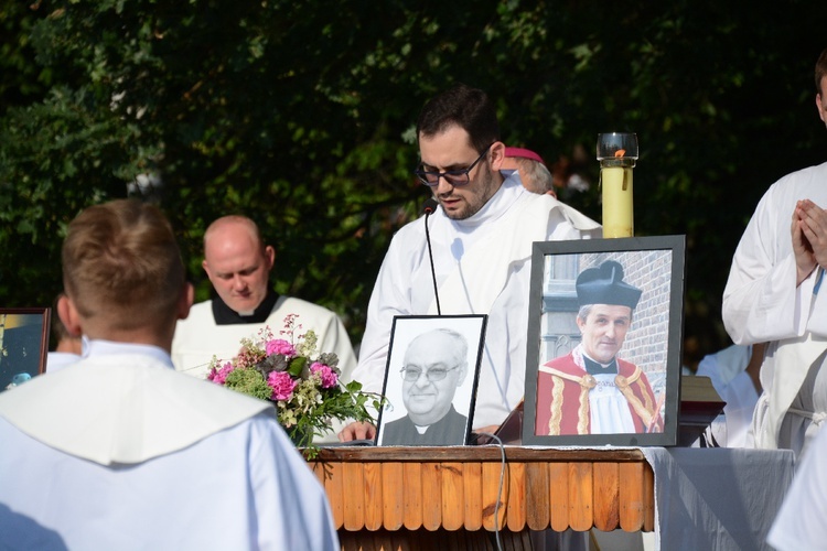 Pielgrzymkowa Msza św. na leśnej polanie