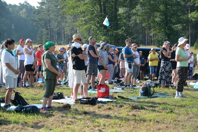 Pielgrzymkowa Msza św. na leśnej polanie