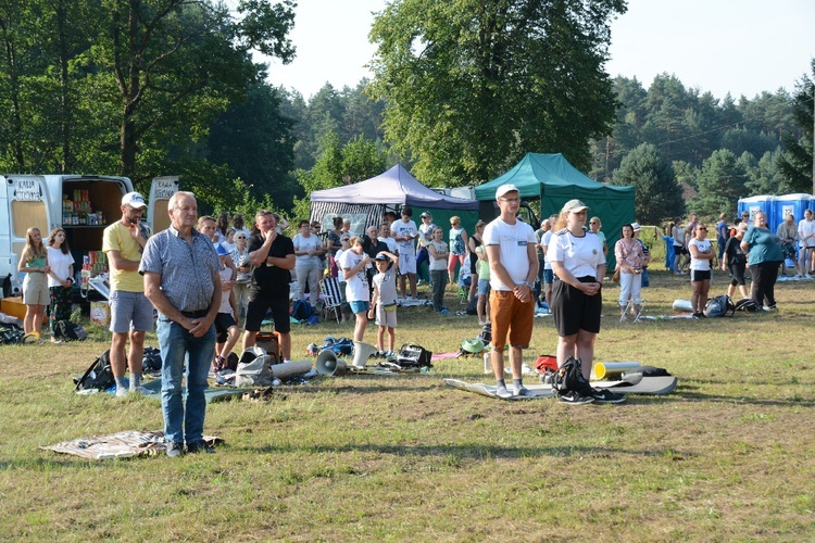 Pielgrzymkowa Msza św. na leśnej polanie