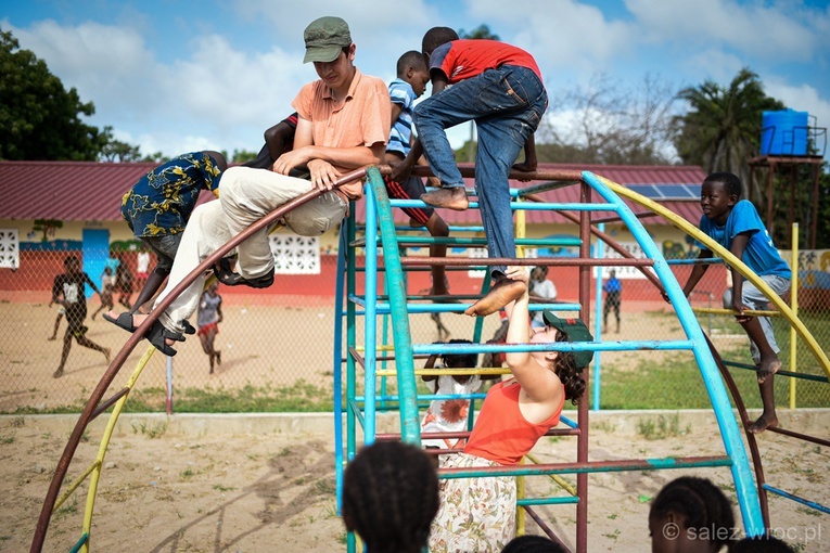 Salezjańscy wolontariusze na misjach. Gambia 2022