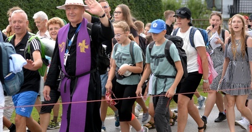 Biskup Marek po raz drugi szedł jako pątnik w pielgrzymce radomskiej.