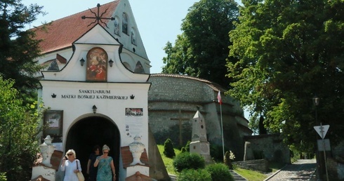 Kościół franciszkanów w Kazimierzu Dolnym to miejsce warte odwiedzenia.