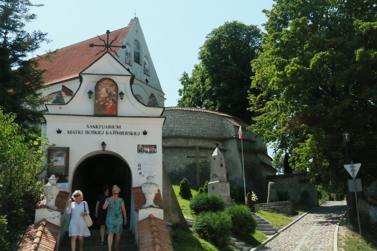 Kościół franciszkanów w Kazimierzu Dolnym to miejsce warte odwiedzenia.