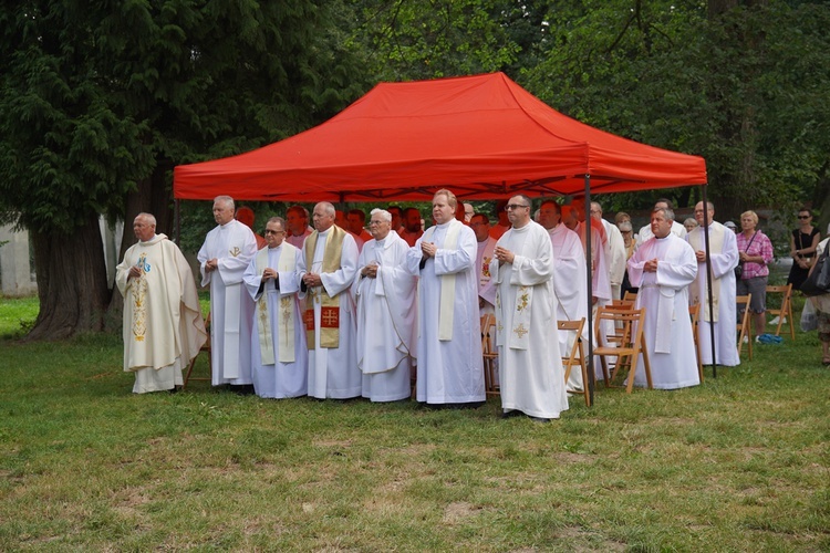 V Pielgrzymka Żywego Różańca i czcicieli Matki Bożej do Henrykowa