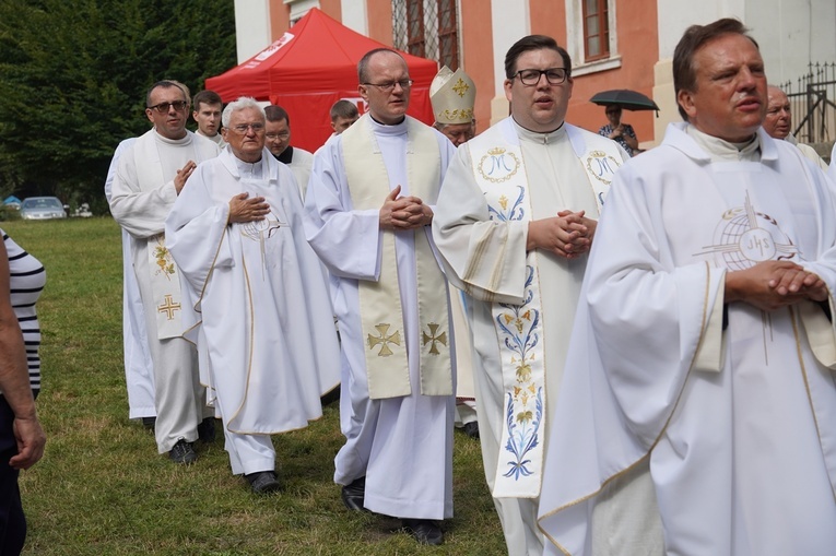 V Pielgrzymka Żywego Różańca i czcicieli Matki Bożej do Henrykowa
