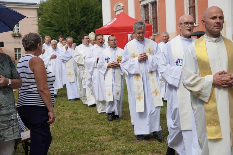 V Pielgrzymka Żywego Różańca i czcicieli Matki Bożej do Henrykowa