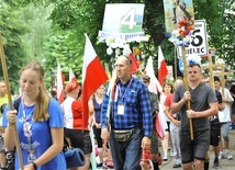 Pozwalam sobie umyć nogi albo kopię