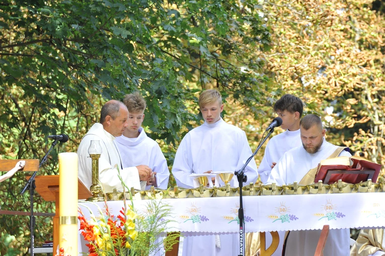 Zielenice. Msza św. (A)