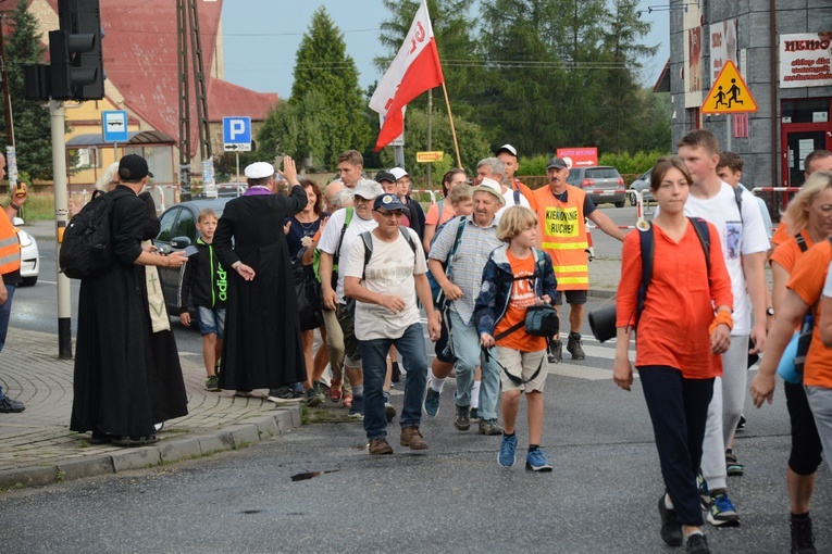 16 km przed Jasną Górą