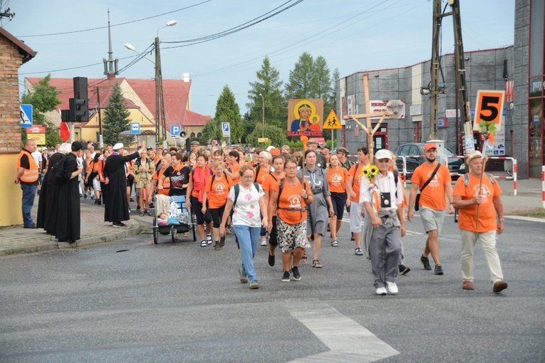16 km przed Jasną Górą