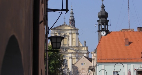 Zmiany księży w parafiach