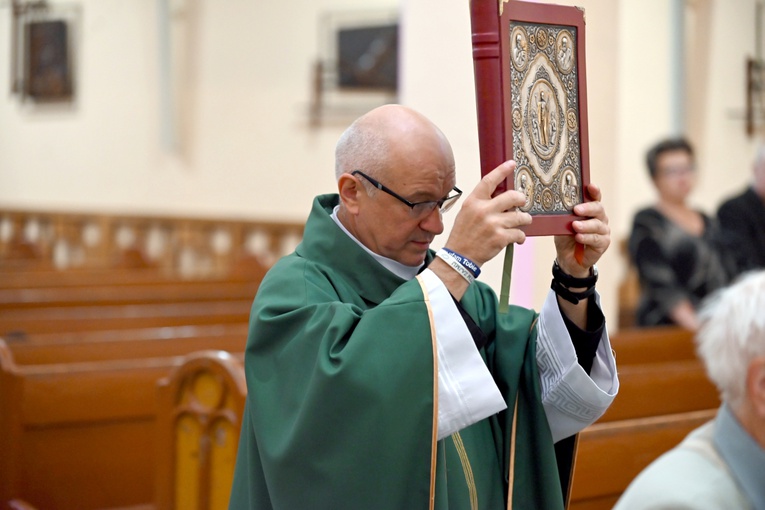 Wałbrzych. Wprowadzenie relikwii trojga mieszkańców nieba