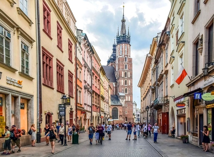 Dlaczego Polacy odchodzą z Kościoła? 