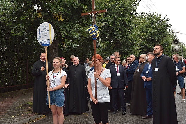 W drogę wyruszyło 110 osób.