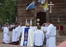 Po Mszy św. wierni odmówili Litanię do Matki Bożej i odśpiewali suplikacje przed Najświętszym Sakramentem.